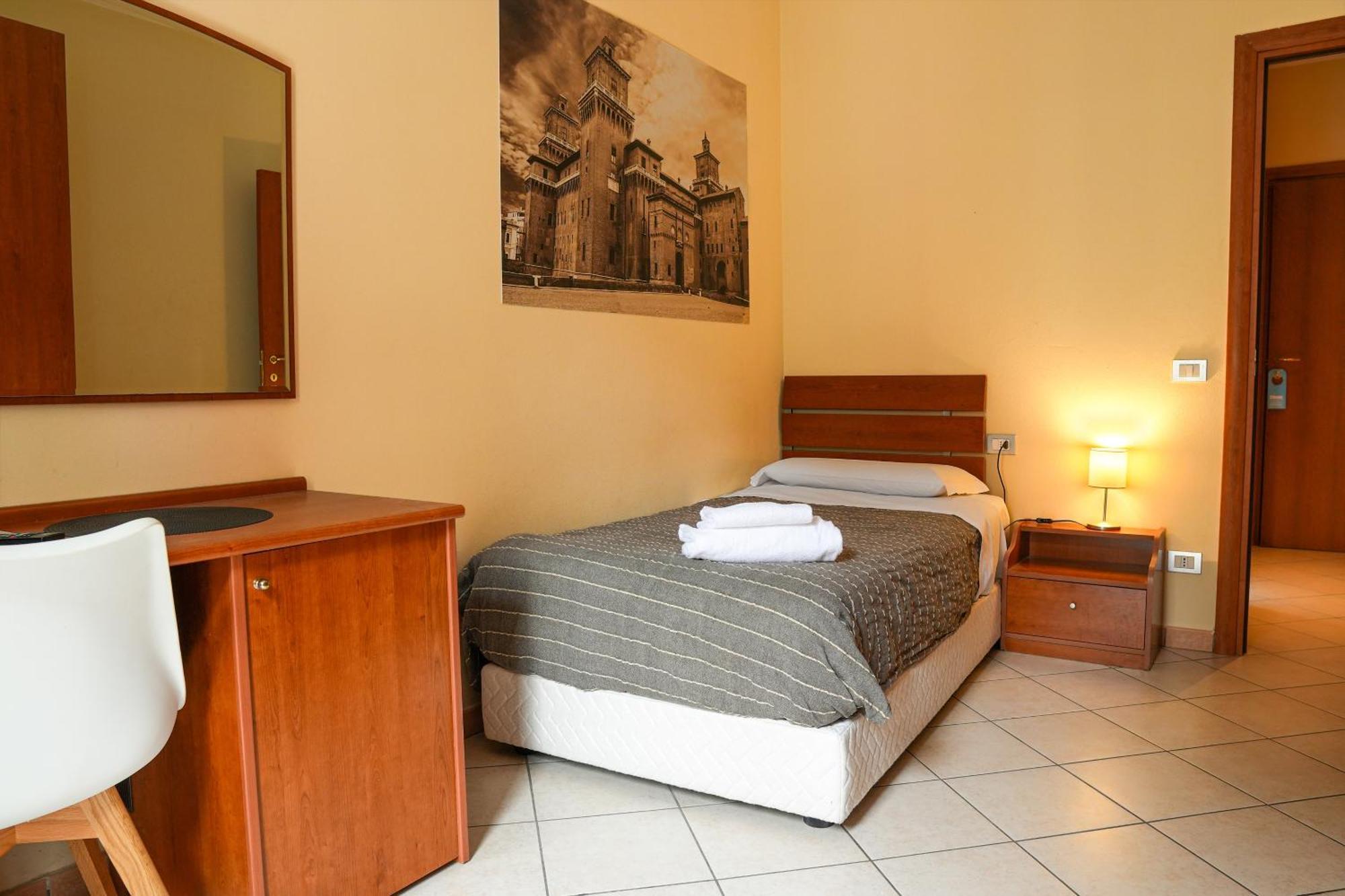 Smart Hotel Ferrara Eksteriør billede